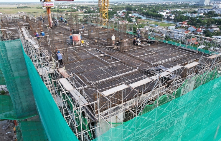 Hoàn thành đổ sàn tầng 15 – tòa W3 NOXH West Sky